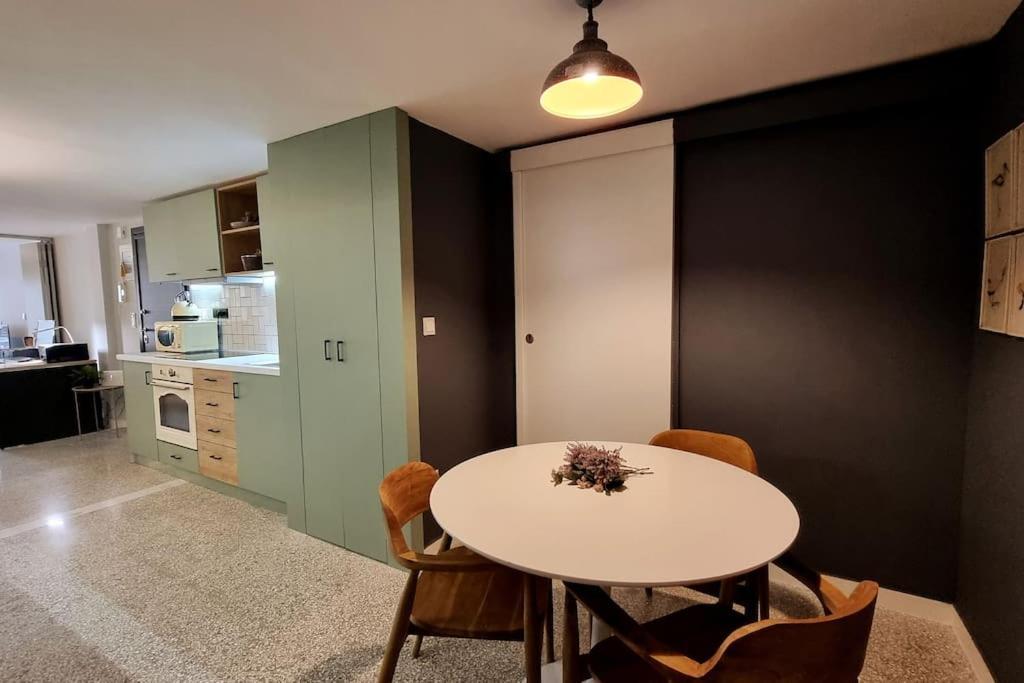 μπροστά στη πλατεία ναυαρίνου/τσιμισκη Apartmán