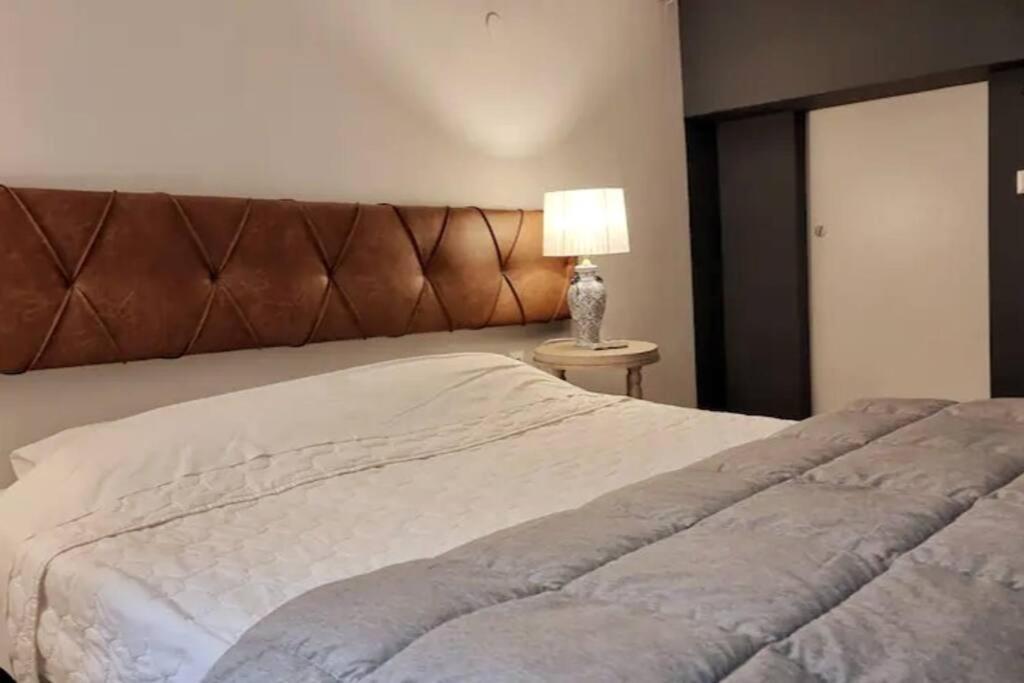 μπροστά στη πλατεία ναυαρίνου/τσιμισκη Apartmán